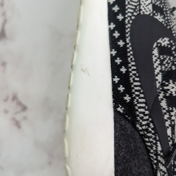 Nike Roshe Run Women 10 Gray Black Tribal Shoe Sneaker Felted Wool 685286-001 - Picture 8 of 12